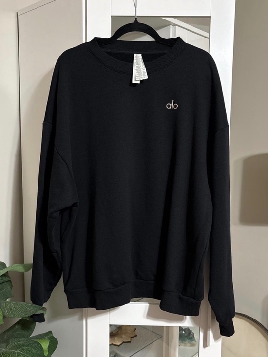 ALO Yoga Tops - ALO Yoga Accolade Crew Neck Pullover in Black size Large